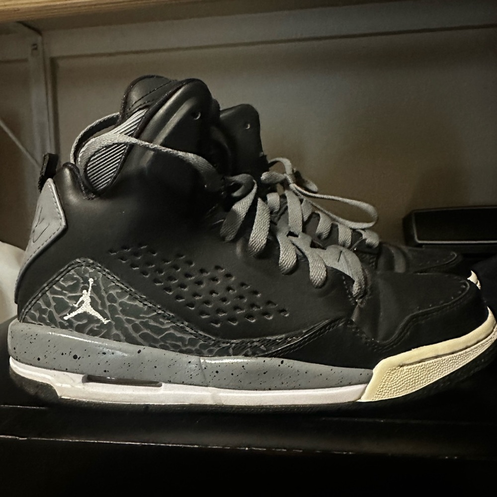 Jordan flights grey/blk